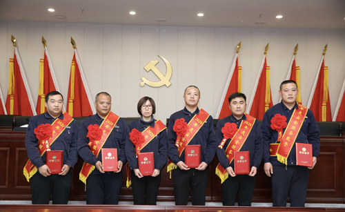 0203 安全服務(wù)能手從左至右依次為 黨萬(wàn)超、朱學(xué)民、任興芳、王琳汝、周冬偉、王須波.jpg