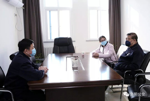 眾志成城、共克時(shí)艱——團市委向公交一線(xiàn)捐贈疫情防控物資
