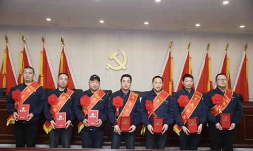 0202  標兵從左至右依次為 苗田、尤建鵬、劉德斌、褚聰偉、王占峰、解偉強、馬群藝.jpg